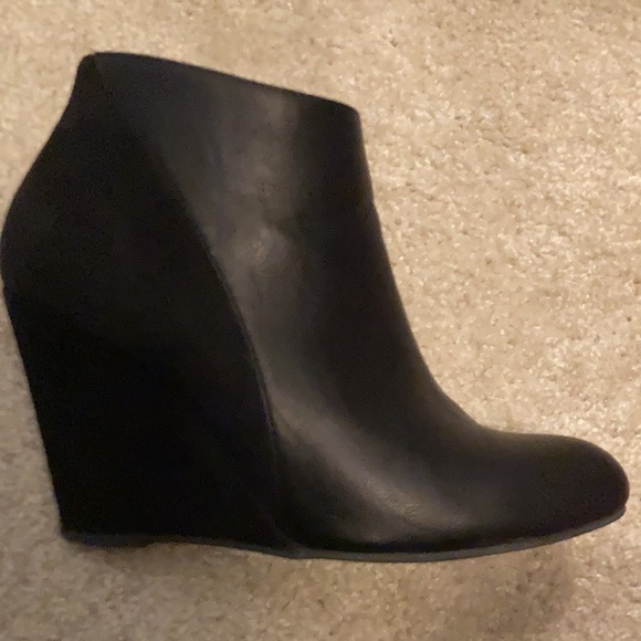 Worn a couple times size 8.5 Black pari Zumba madden girl shoes - Picture 2 of 7